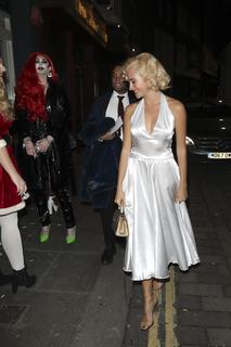 Pixie Lott feet photo thumbnail