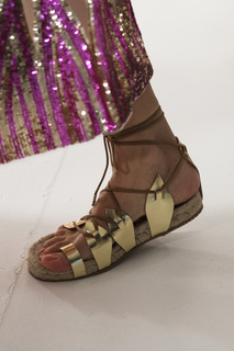 Olga Kurylenko feet photo thumbnail