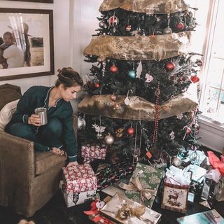 Jessie James Decker feet photo thumbnail