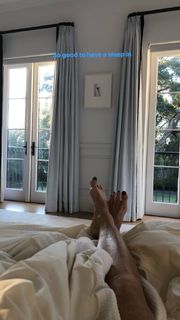 Elle Macpherson feet photo thumbnail