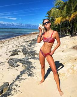 Nina Agdal feet photo thumbnail