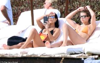 Sofia Richie feet photo thumbnail