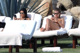 Sofia Richie feet photo thumbnail