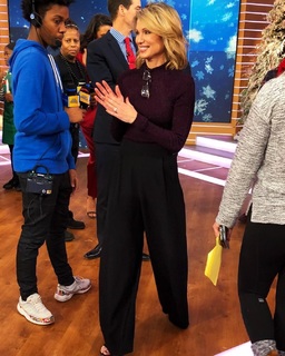 Amy Robach feet photo thumbnail
