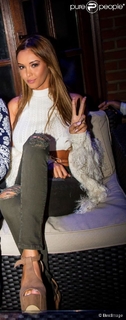 Nabilla Benattia feet photo thumbnail