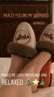 Selma Blair feet photo thumbnail