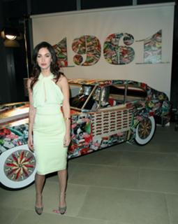 Megan Fox feet photo thumbnail