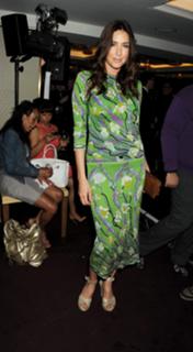Lisa Snowdon feet photo thumbnail