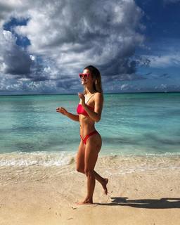 Nina Agdal feet photo thumbnail