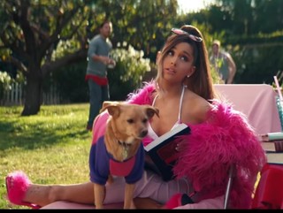 Ariana Grande feet photo thumbnail