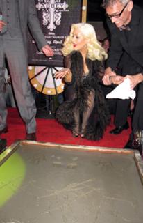 Christina Aguilera feet photo thumbnail