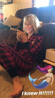 Julianne Hough feet photo thumbnail