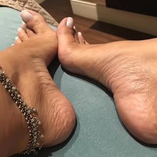 Karin Klemp feet photo thumbnail