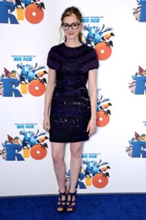 Anne Hathaway feet photo thumbnail