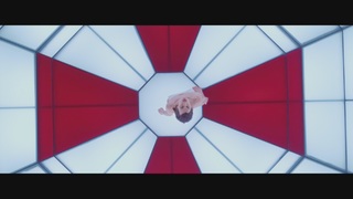 Milla Jovovich feet photo thumbnail