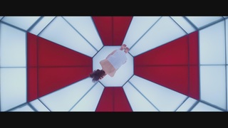 Milla Jovovich feet photo thumbnail