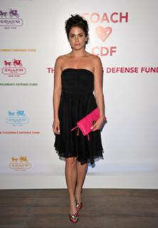 Nikki Reed feet photo thumbnail