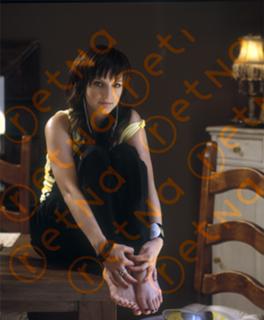 Ashlee Simpson feet photo thumbnail