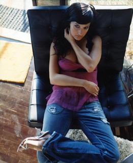 Ashlee Simpson feet photo thumbnail