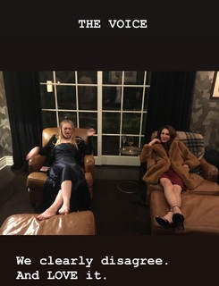 Dakota Fanning feet photo thumbnail
