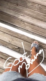 Brooke Burke feet photo thumbnail