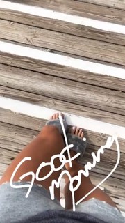 Brooke Burke feet photo thumbnail