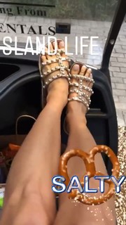 Brooke Burke feet photo thumbnail