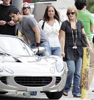 Ashlee Simpson feet photo thumbnail