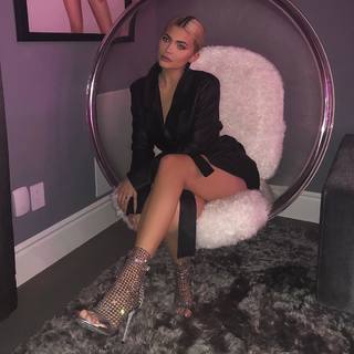 Kylie Jenner feet photo thumbnail