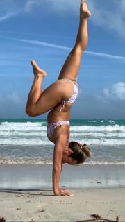 Kino MacGregor feet photo thumbnail