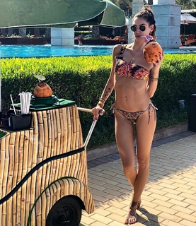 Melissa Satta feet photo thumbnail