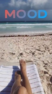 Brooke Burke feet photo thumbnail