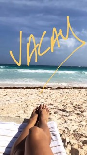 Brooke Burke feet photo thumbnail