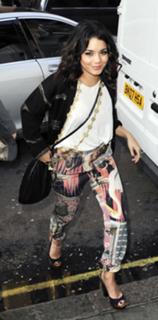 Vanessa Hudgens feet photo thumbnail