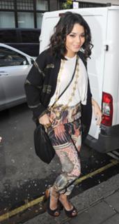 Vanessa Hudgens feet photo thumbnail