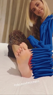 Chiara Ferragni feet photo thumbnail