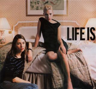 Scarlett Johansson feet photo thumbnail