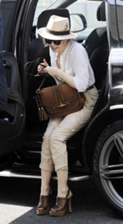 Kylie Minogue feet photo thumbnail