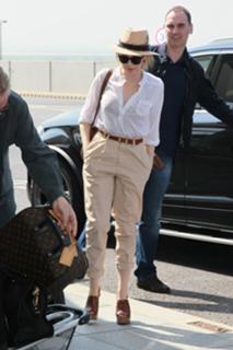 Kylie Minogue feet photo thumbnail
