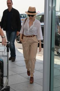Kylie Minogue feet photo thumbnail