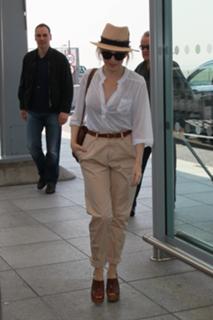 Kylie Minogue feet photo thumbnail