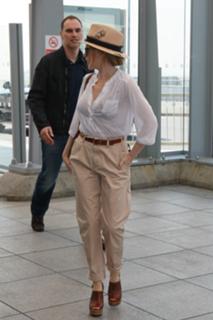 Kylie Minogue feet photo thumbnail