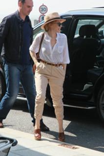Kylie Minogue feet photo thumbnail