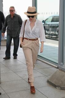 Kylie Minogue feet photo thumbnail