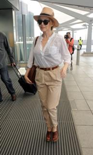 Kylie Minogue feet photo thumbnail
