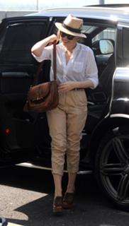 Kylie Minogue feet photo thumbnail