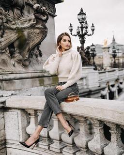 Nabilla Benattia feet photo thumbnail