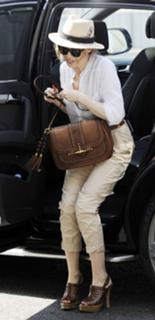 Kylie Minogue feet photo thumbnail