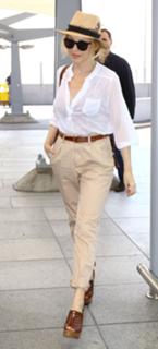 Kylie Minogue feet photo thumbnail