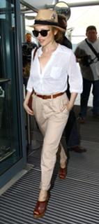 Kylie Minogue feet photo thumbnail